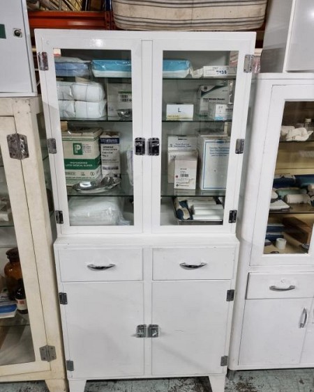 period white cabinet + dressing