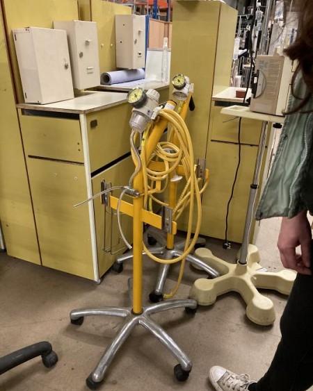 yellow stand oxygen holder 