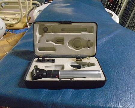 Cased auroscope/ophthalmoscope