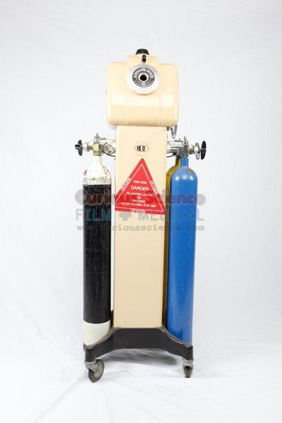 Oxygen Cylinders / Regulating Unit